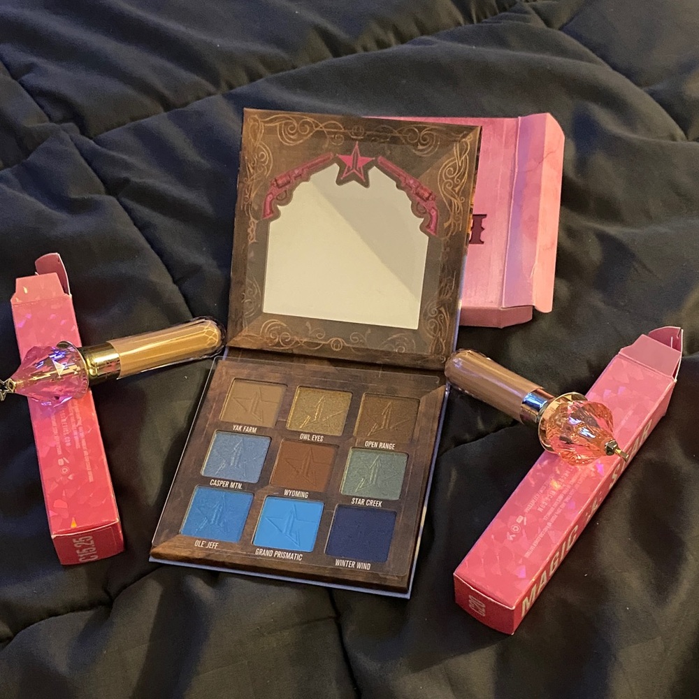 Star Makeup Palette with Blue and Brown Shades And 2 Matte Finish